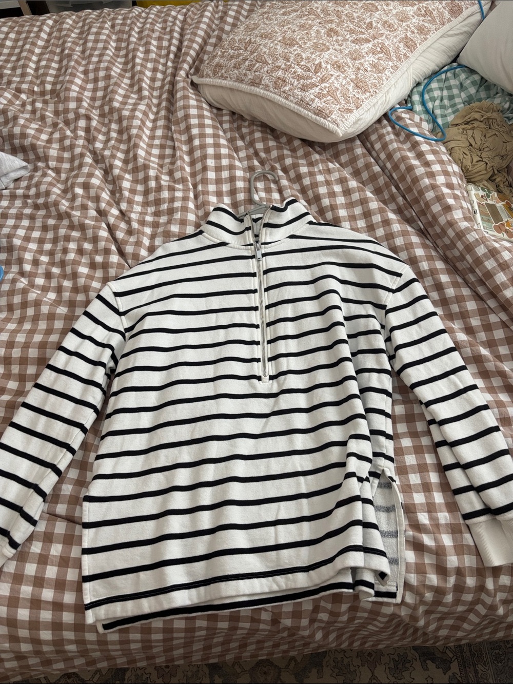 WoMen's old navy White and Black Striped Half-Zip Sweater